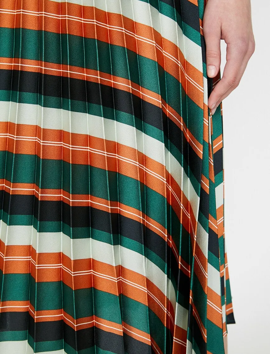 11956 Green Pleated Midi Skirt