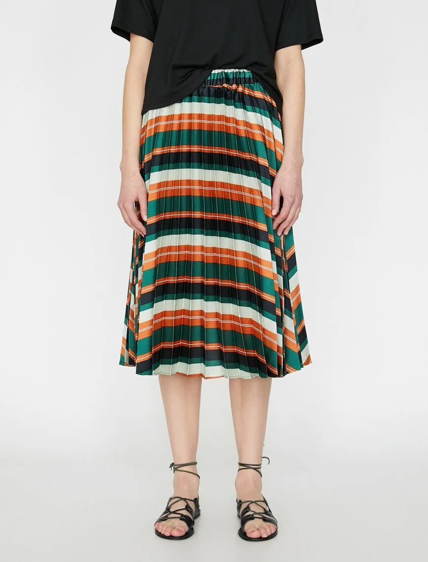 11956 Green Pleated Midi Skirt