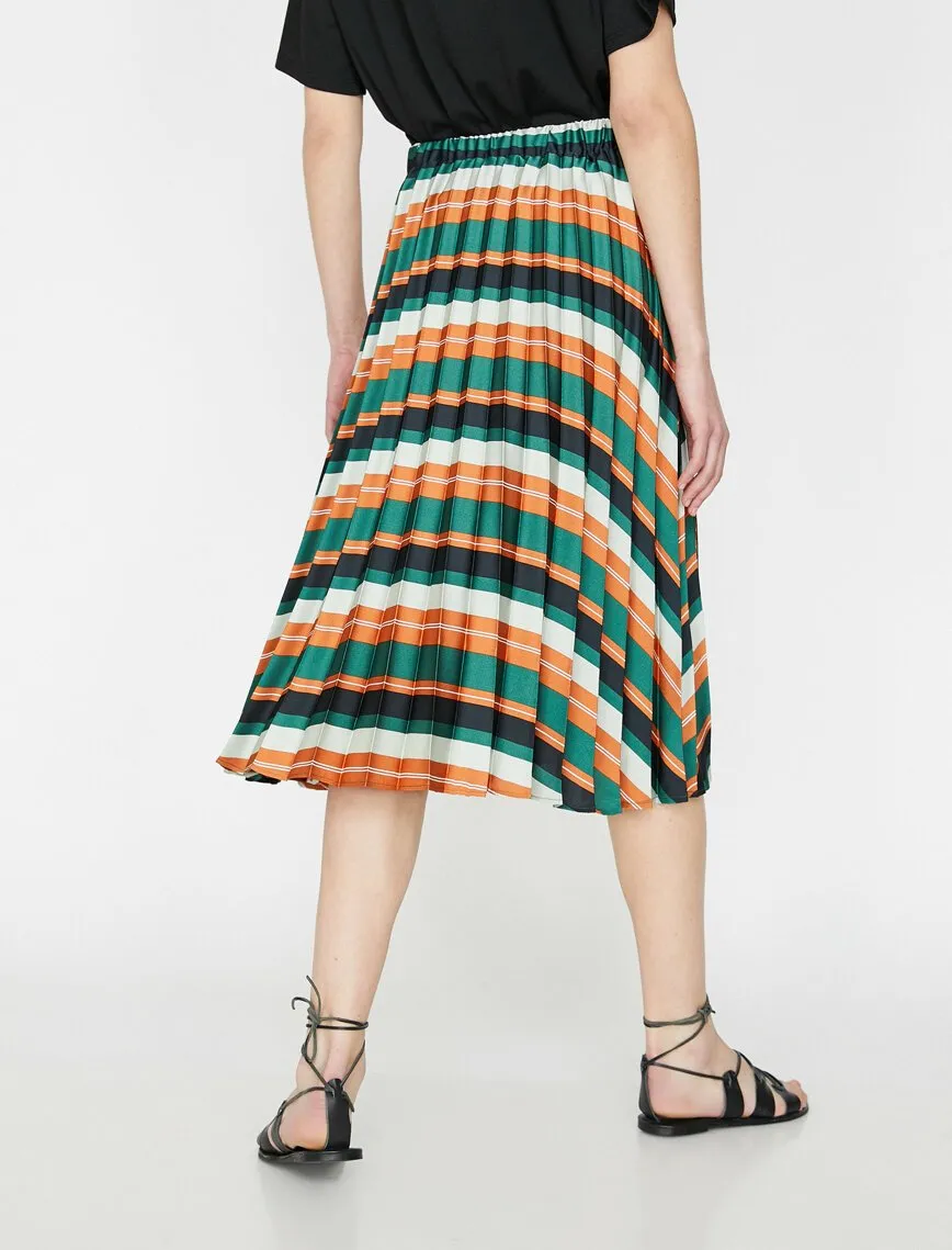 11956 Green Pleated Midi Skirt