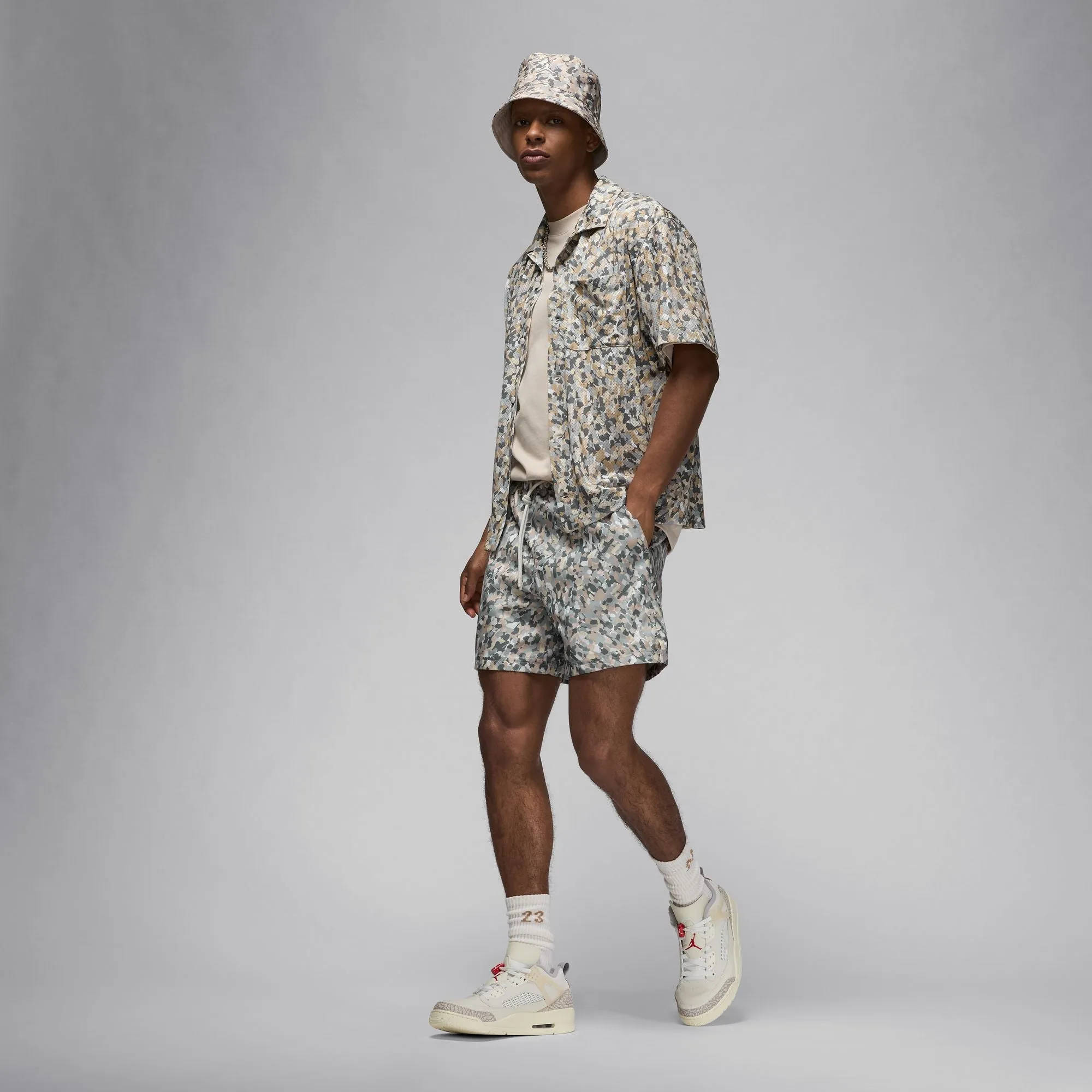 Air Jordan Essentials Poolside Shorts (Sail/Sail)